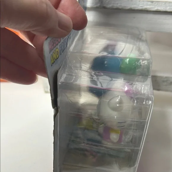 Hello Kitty Figures, Pen, Keychain & DIY Bag Charms and Justice Bag - Picture 3 of 7